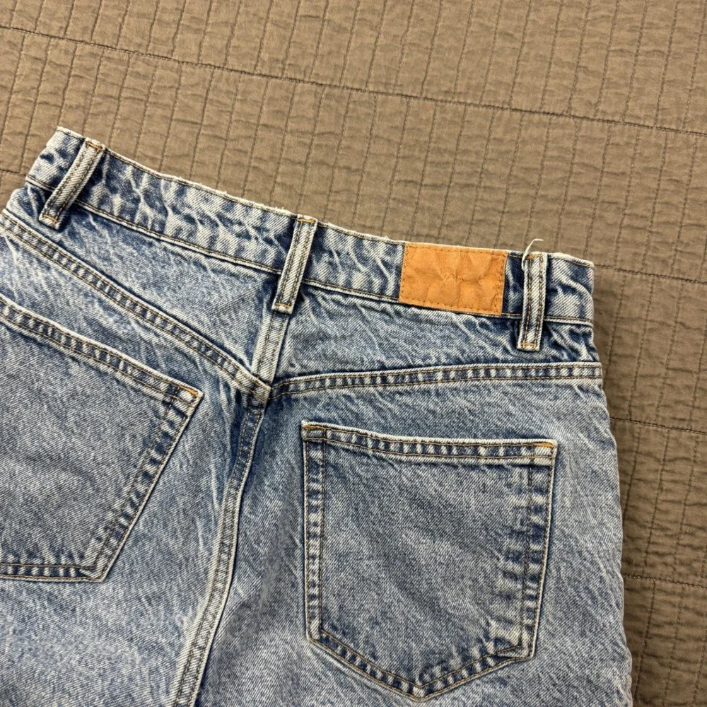 ZARA Women Blue Acid Wash High Waisted Denim Mom Shorts Size 6 Long Jorts